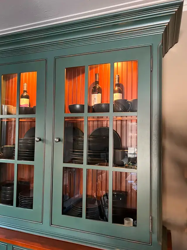 Green Cherry Wood and Glass Lighted Dining/Display Cabinet in Hutches & Display Cabinets in City of Toronto - Image 4