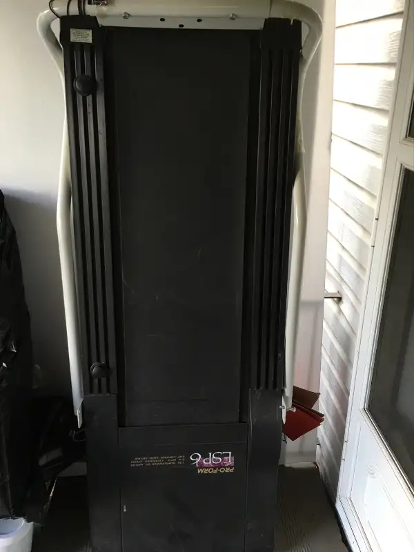 TREADMILL in Exercise Equipment in Edmonton - Image 4