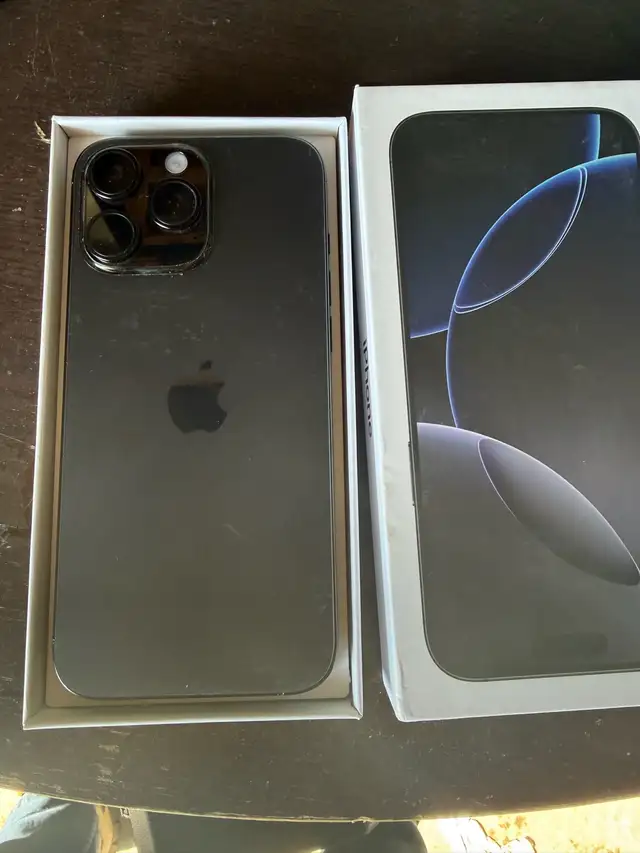 iPhone 16 pro max in Cell Phones in City of Toronto - Image 2