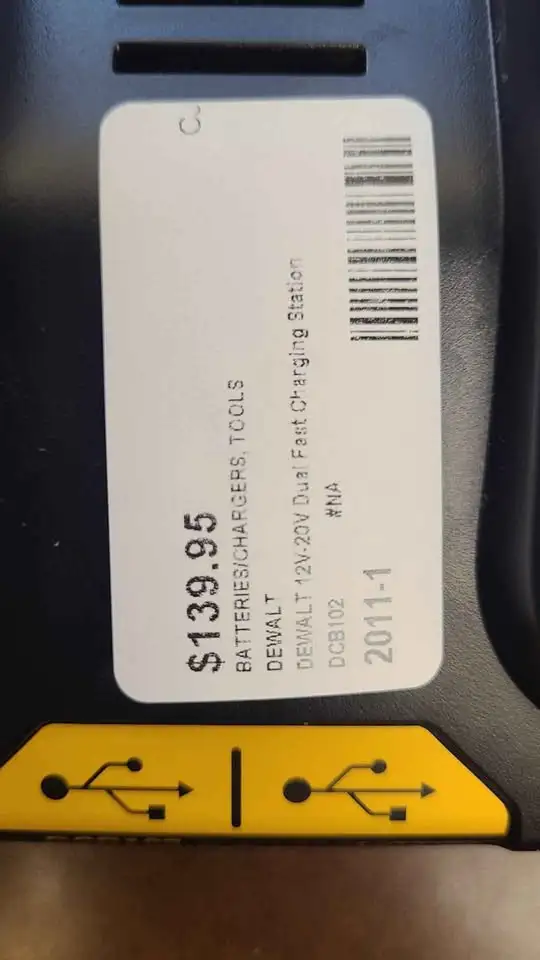 Dewalt Battery Charger in Power Tools in Edmonton - Image 3