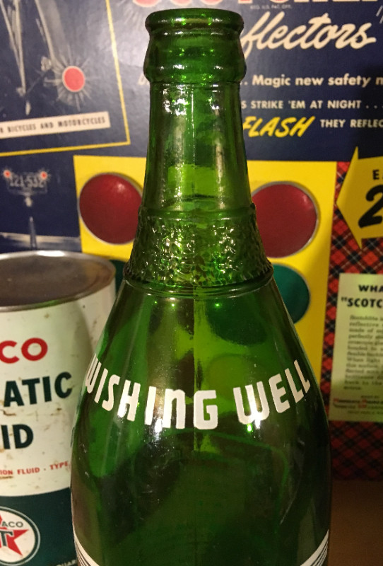 VINTAGE 1950's WISHING WELL GINGER ALE (30 OZ.) SODA POP BOTTLE in Arts & Collectibles in Summerside - Image 2