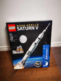Brand new Lego 21309/92176 NASA Apollo Saturn V