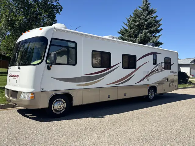 Embassy Motorhome 2006 in RVs & Motorhomes in Regina - Image 3
