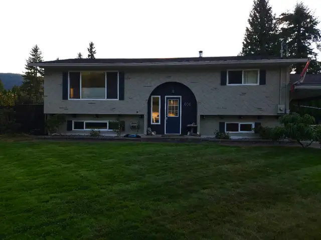 UPDATED SICAMOUS HOME | $639K OBO | INVESTMENT & FAMILY