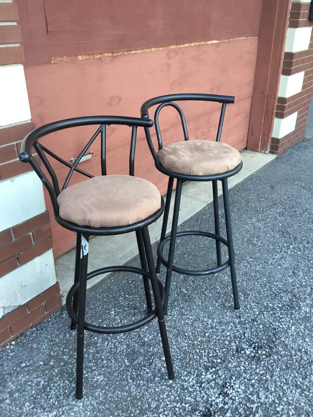 Counter/Bar Stools in Chairs & Recliners in Ottawa