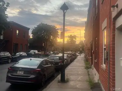 Lower Duplex in the Heart of Griffin Town. Furnished