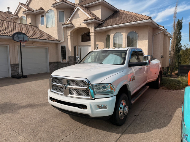 2014 RAM 3500 LARAMIE LIMITED CREW CAB LONG BOX DUALLY in Cars & Trucks in Calgary - Image 3