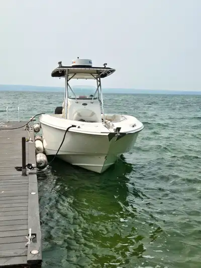 2005 Boston Whaler - Outrage 270. Twin 225hp Mercury Verados. Nicely equipped. All services up to da...