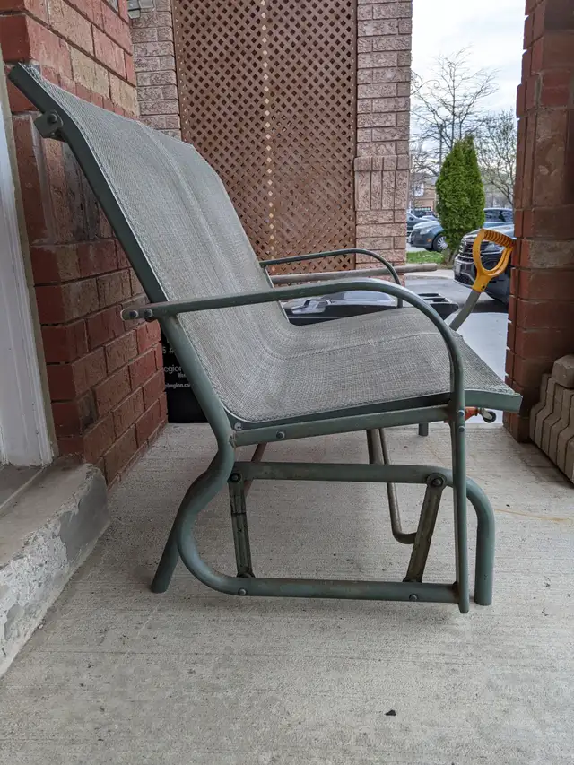 2-Person Patio Glider Bench in Patio & Garden Furniture in Mississauga / Peel Region - Image 5