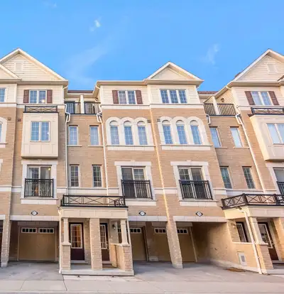 4 BEDROOM + 3 BATHROOM TOWNHOUSE FOR RENT IN OSHAWA