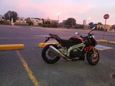 Moto impeccablement entretenue par son unique propriétaire. État mécanique A1 et esthétique irréproc...
