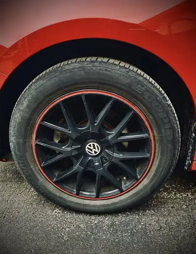 4 summer tires with 4 mags. 1 middle ring missing. I Can indicate you where to buy it from. 205/55/R...