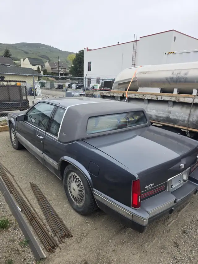1990 Cadillac Eldorado in Classic Cars in Vernon - Image 8