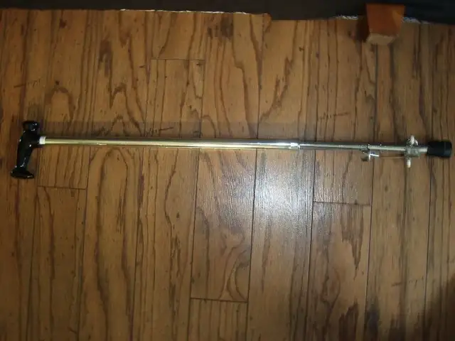 QUALITY ALUMINUM CANE WITH ICE GRIP TIP in Health & Special Needs in Norfolk County - Image 2