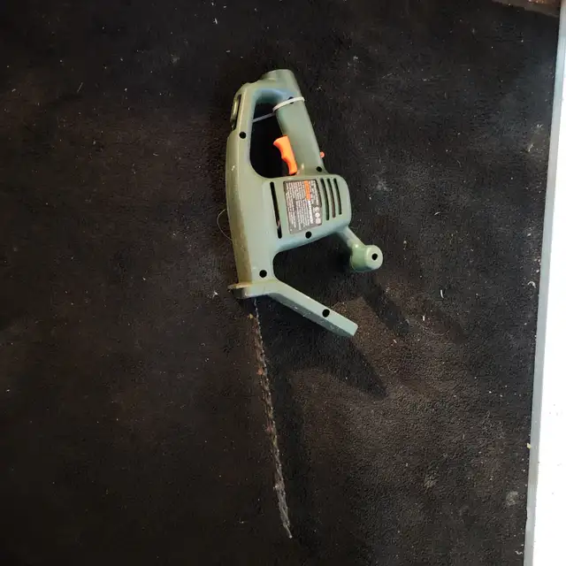 13'' hedge trimmer black & decker green in Lawnmowers & Leaf Blowers in Oakville / Halton Region - Image 2