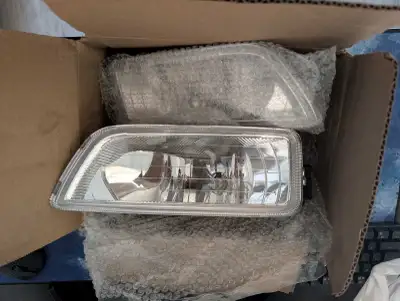 Fogs light for 7th gen Honda accord. Bought it for my 2006 accord but never got the chance to instal...