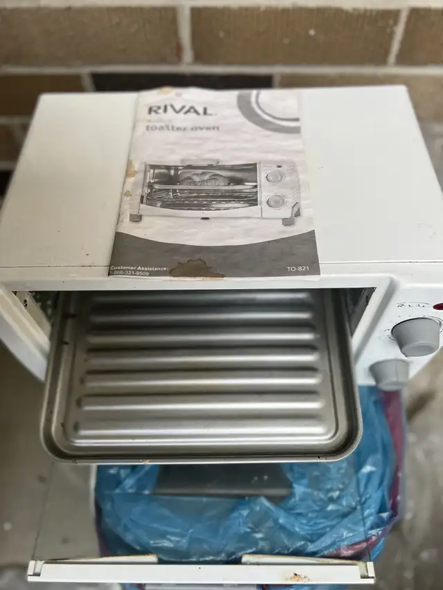 Rival Toaster Oven in Other in City of Toronto - Image 3