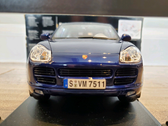 1:18 Diecast Maisto Porsche Cayenne S Blue Grey Interior SUV in Arts & Collectibles in Kawartha Lakes - Image 3
