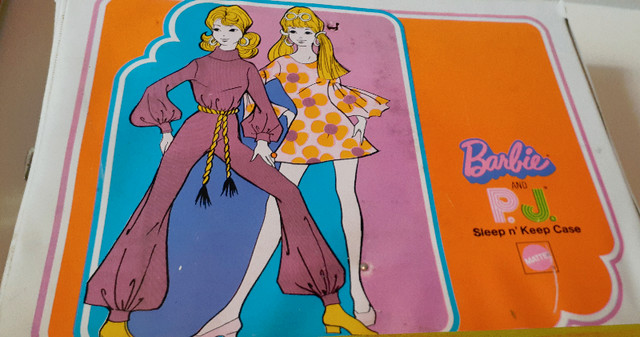 Vintage 1971 Barbie Case in Arts & Collectibles in Ottawa - Image 3