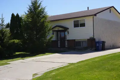 Move in July 1st 2025 Bi-level for rent in Garden Grove area with finished basement. Bright, spaciou...