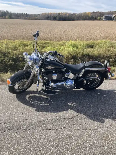 2009 Harley Davidson Heritage Softail Classic. Runs and rides perfect. Black with lots of chrome. Co...