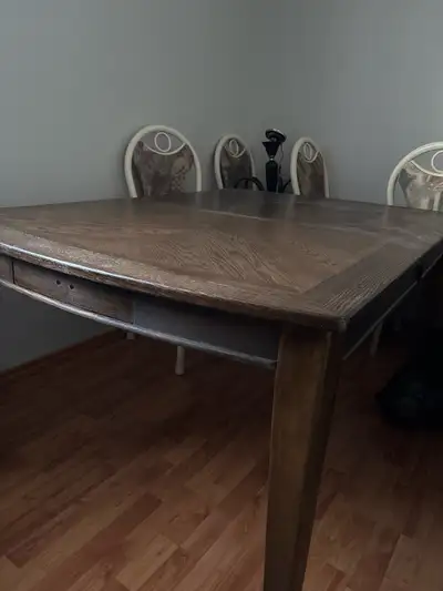 Table de salle à manger avec 2 tiroirs de chaque côté de la table 42 po x 60 po et 6 chaises à donne...