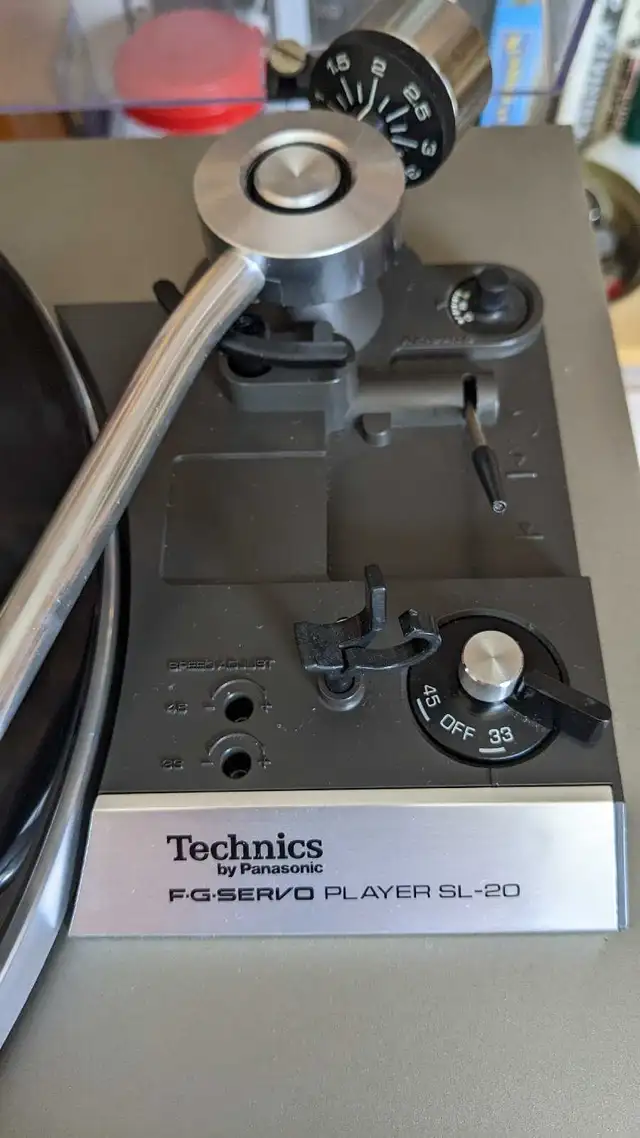 Technics SL-20 Belt-drive turntable in Stereo Systems & Home Theatre in City of Toronto - Image 3