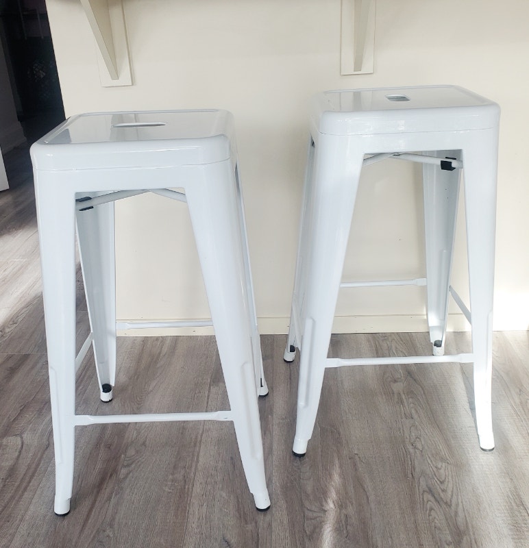 Bar/Counter Stools White Chairs & Recliners Markham / York Region