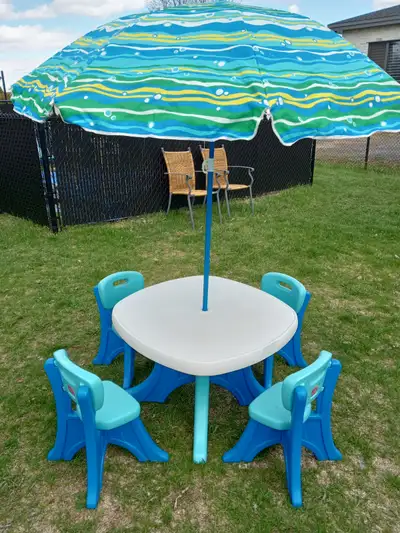 Bel ensemble patio pour enfants avec parasol, View more