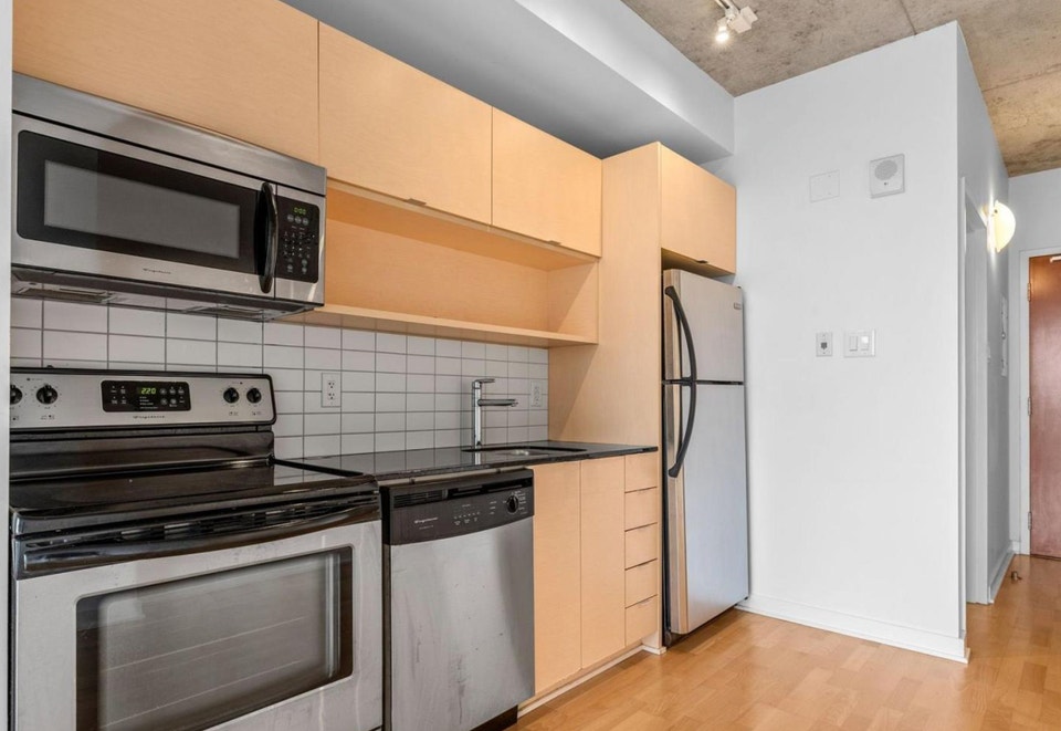Luxury Urban Condo *Mondrian* Bank and Laurier 5