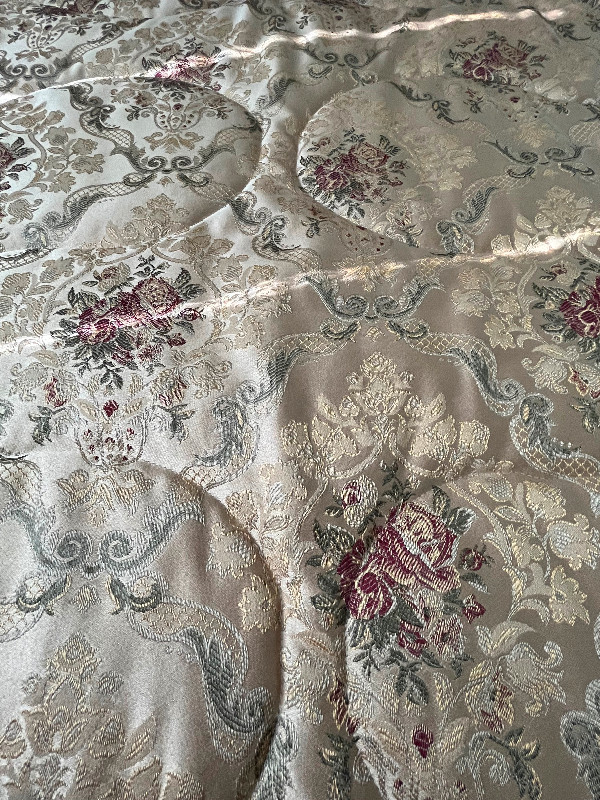 Oversized Queen Comforter Set in Bedding in Napanee - Image 4