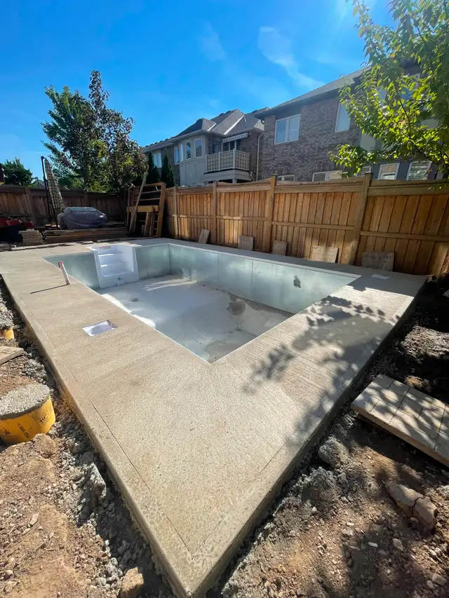 CONCRETE AND INTERLOCK LANDSCAPING in Construction & Trades in Hamilton - Image 11