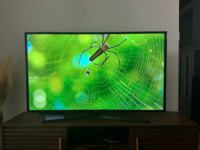 Samsung 50” Full HD Smart TV in excellent condition  in TVs in Markham / York Region - Image 4