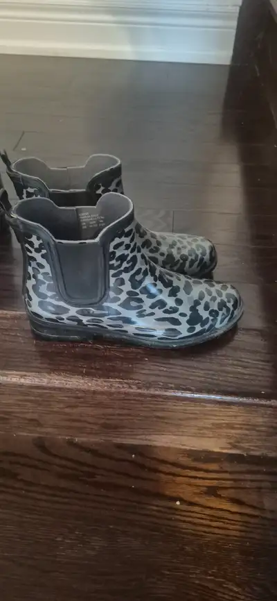 Rain boots, View more