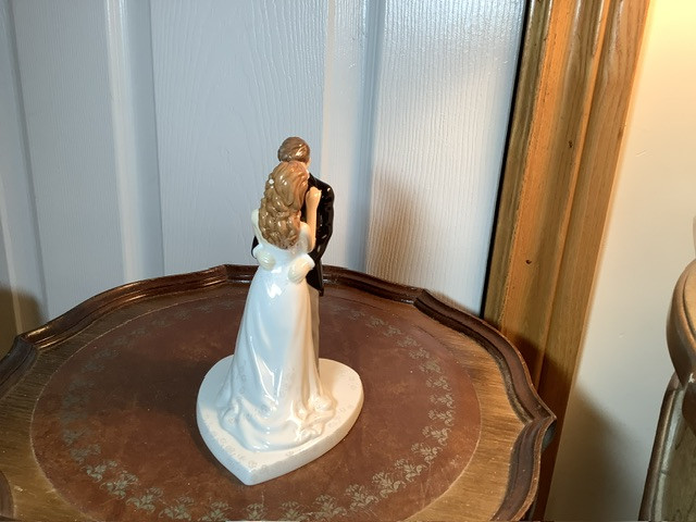 Unique Royal Doulton’s Cake Topper Figurine “Our Wedding Day” in Arts & Collectibles in Belleville - Image 4