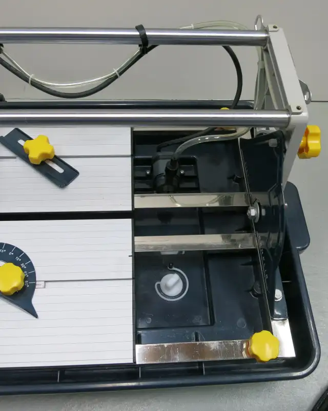 7" Mastercraft Sliding Wet Tile Saw in Power Tools in Markham / York Region - Image 5