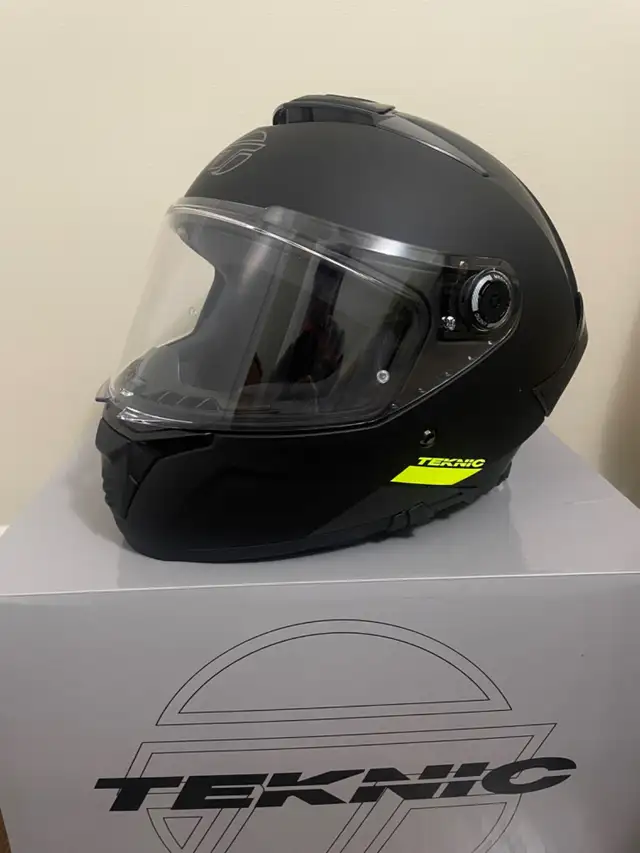 Teknic Full Face Motorcycle Helmet (Size M) in Motorcycle Parts & Accessories in Hamilton - Image 3