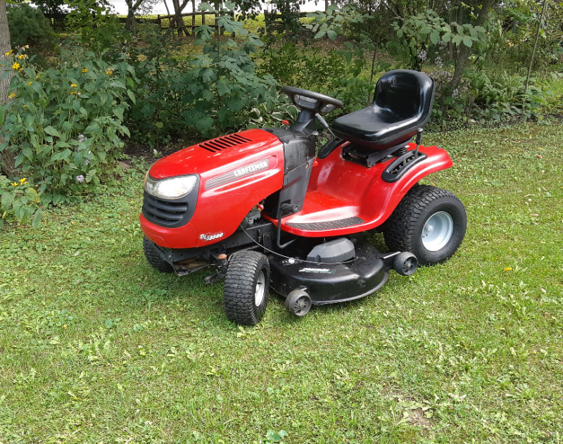 Craftsman Lawn Tractor DSL3500 17HP B&S, 46 Inch Twin Blade Deck