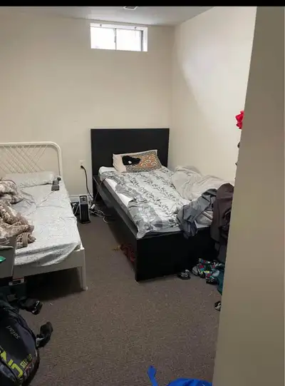 Shared room available for rent in Mississauga near Mavis and Terry fox, Close to Masjid Farooq, Squa...