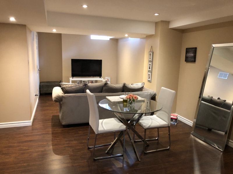 Aurora Apartment Basement Long Term Rentals Markham / York Region