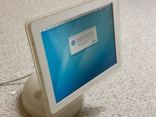 Apple IMac G4 retro in Desktop Computers in St. Albert - Image 2