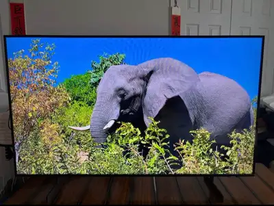Samsung AU8000 50-inch Crystal UHD 4K Smart TV, View more