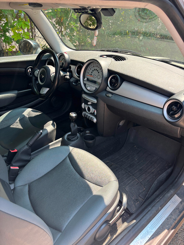 2010 Manual Mini Cooper in Cars & Trucks in Kitchener / Waterloo - Image 4