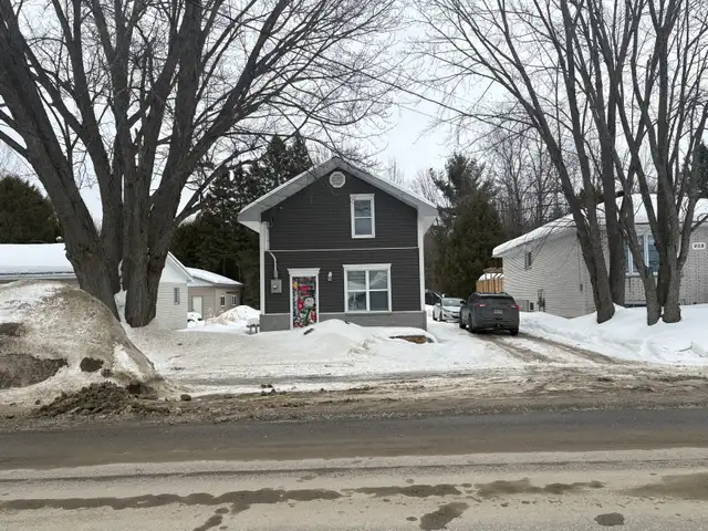 3 Bedroom 1.5 bathroom house for sale