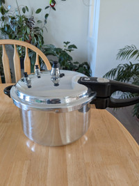 Pressure Pot/ Cooker 5.5 Litres - Brand New