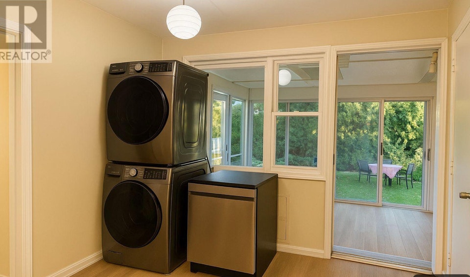 For Sale by Owner | Detached 3-Bedroom Bungalow  Bayview Village, photo 6 of 10
