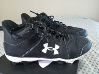 Under Armor Size 9 baseball cleats