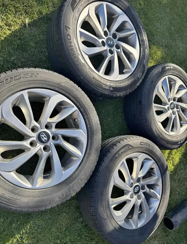 Hyundai Tucson 2017 Original Factory rims with  winter tires in Tires & Rims in Ottawa - Image 2