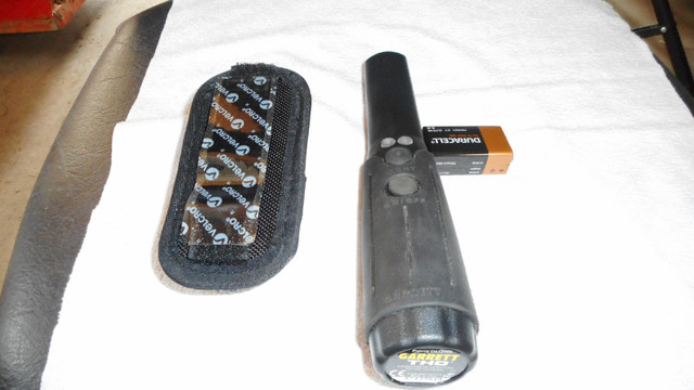GARRETT COMPACT METAL DETECTOR (security/tactical) in Hand Tools in Belleville - Image 4