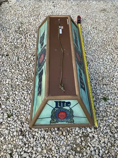 Vintage man cave or pool table light. In excellent condition